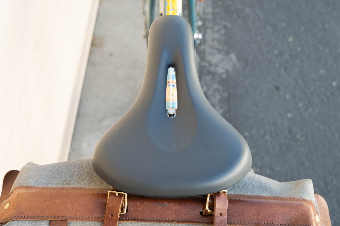 SADDLE 182.55 (Plastic, vegan, comfortable)