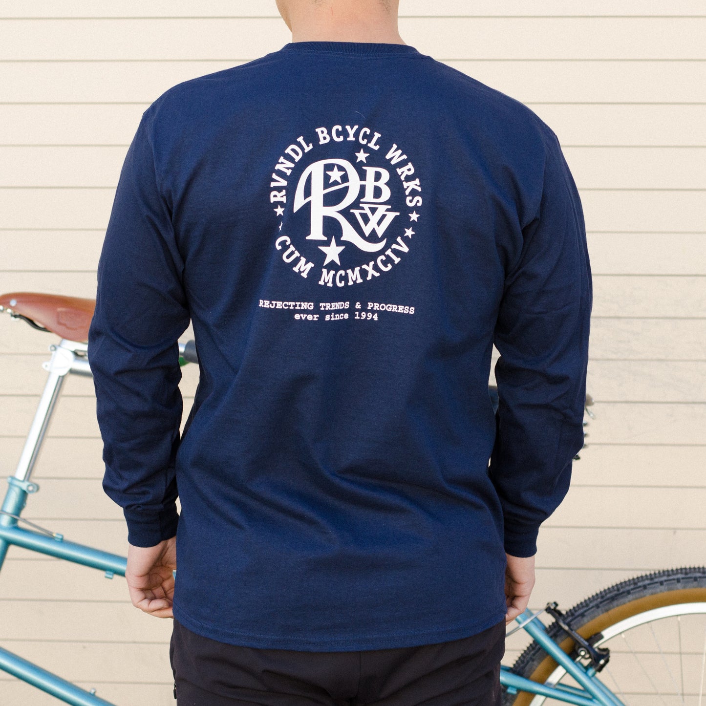 Trends and Progress Long-sleeved pocket T-shirt