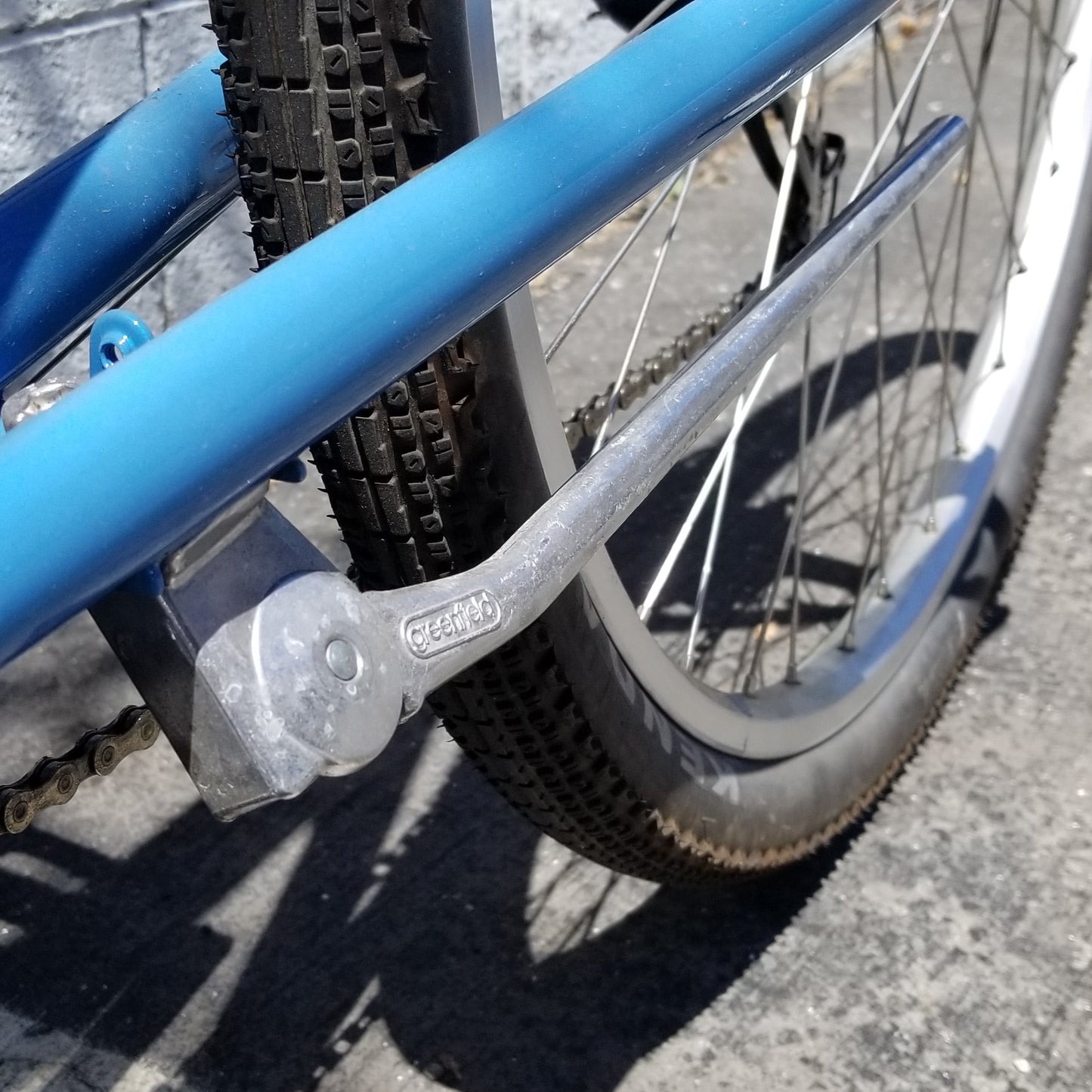 Greenfield kickstand outlet